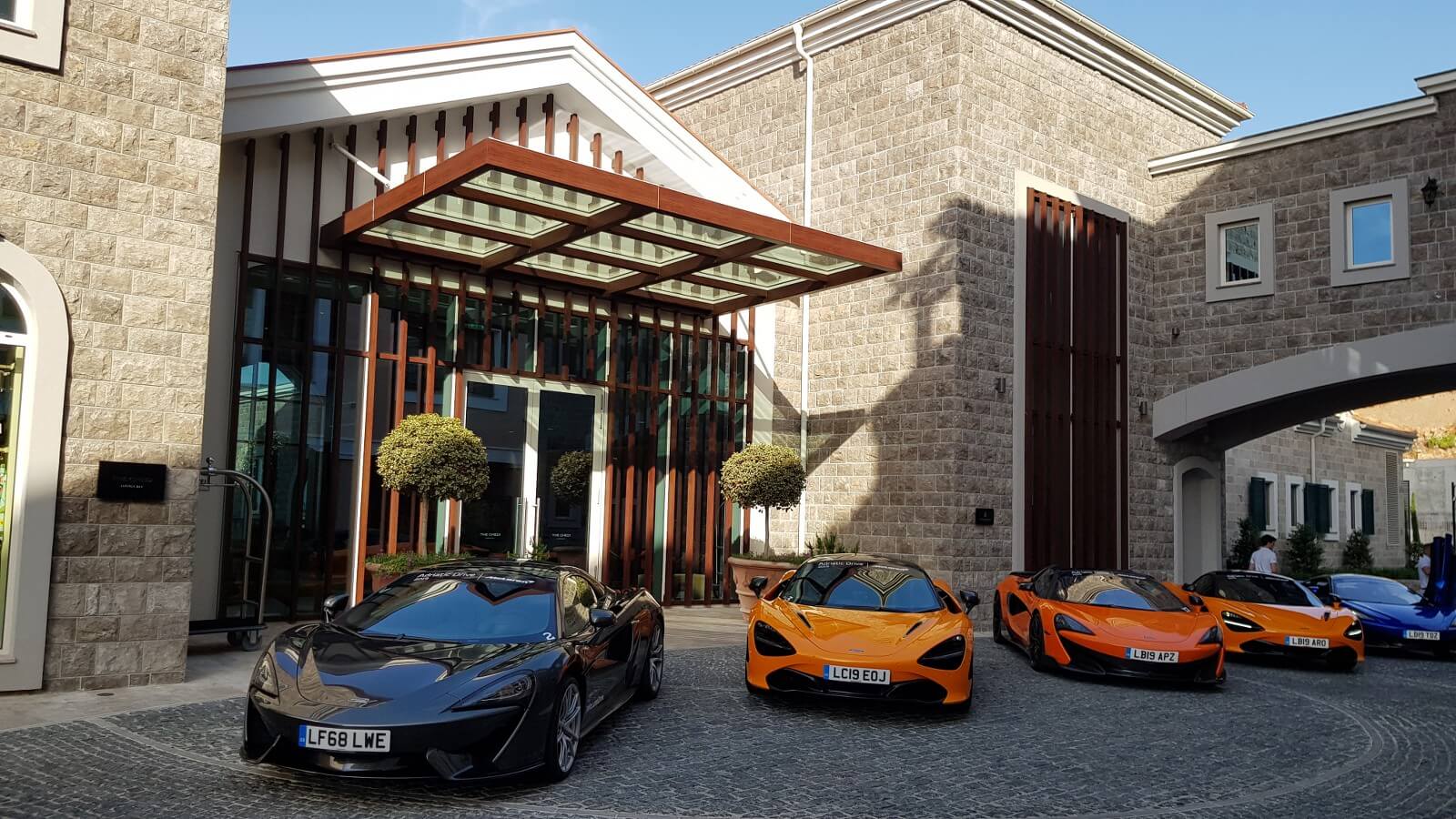 8.VIP McLaren Adriatic drive Intours (8)_1600x900